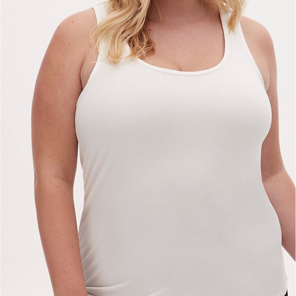 SUPER SOFT SCOOP NECK LAYERING TANK White 5x